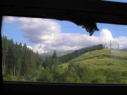 повернення додому, крізь вікно вагона - гори па-па