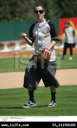 Baseball Chuck 2.jpg (255x421, 19Kb)